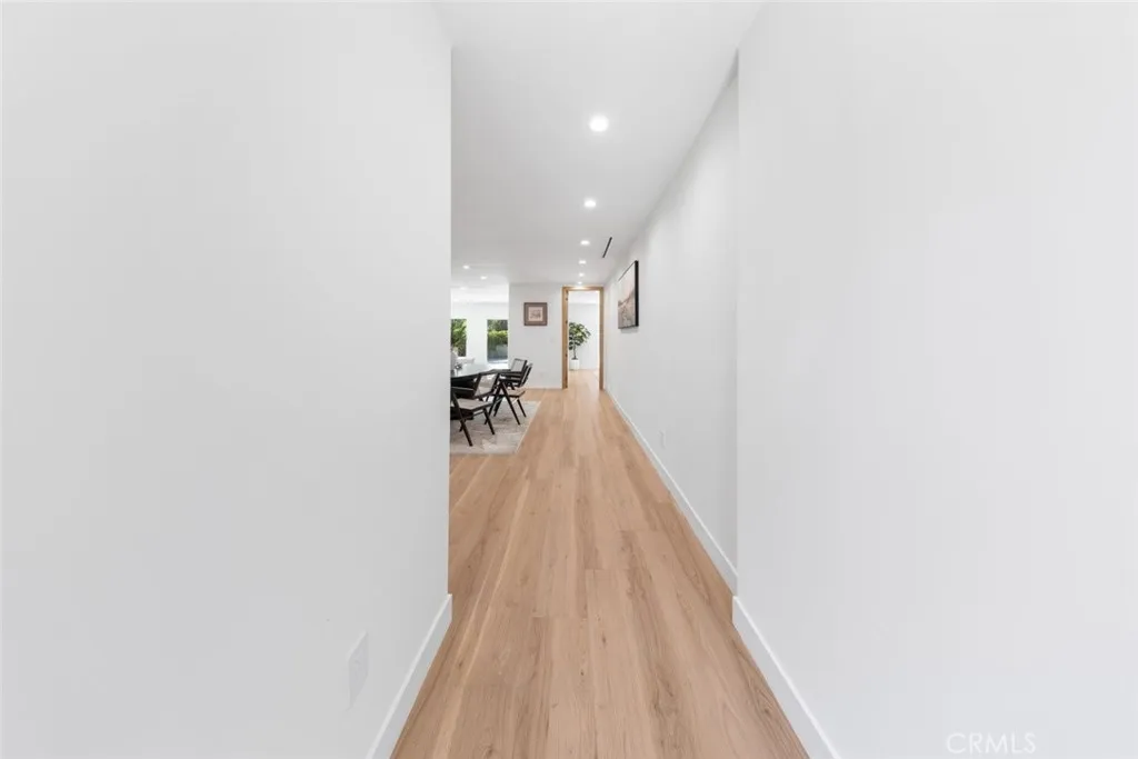 8369 Vine Valley Drive, Sun Valley, California 91352 home-pic-2